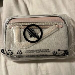 ✨Brand New✨ Pink Michael Kors Jet Set Large Logo Crossbody Bag